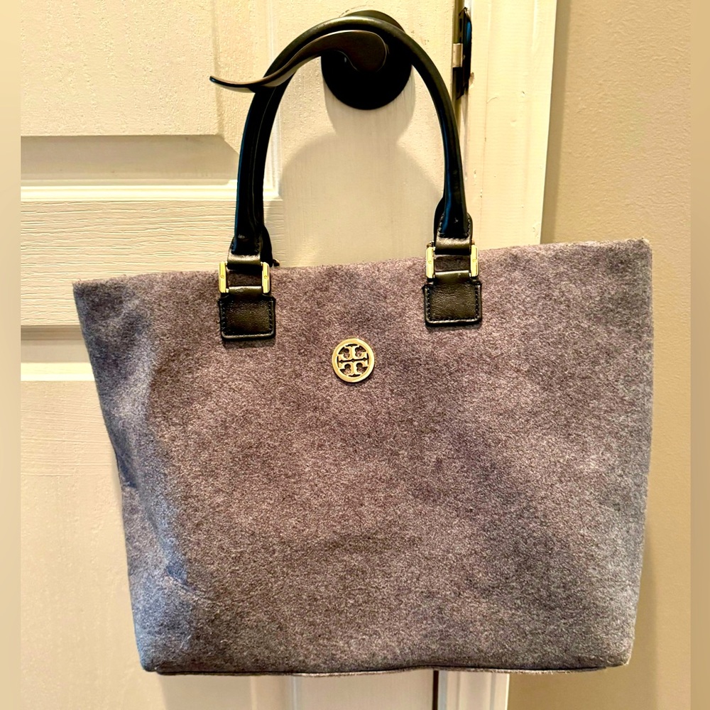 Tory Burch Wool Flannel grey tote bag Magnetic Closure